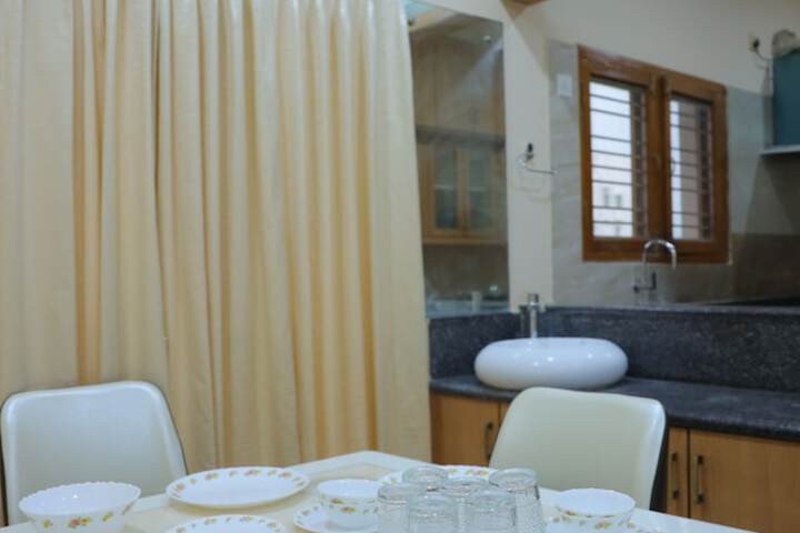 Dining 16 of 21