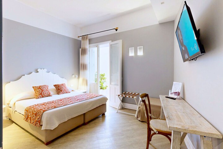 Room 81 of 210