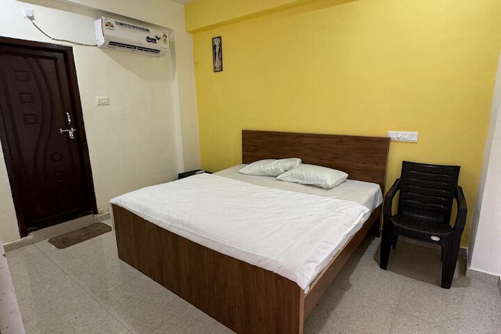 Room 5 of 10
