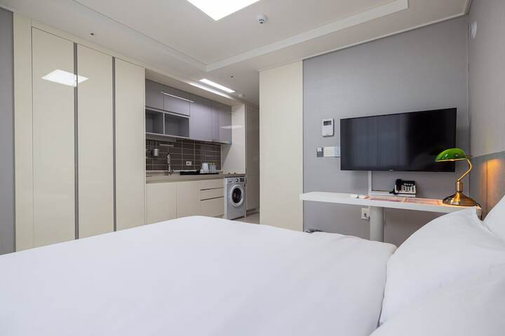 Room 5 of 19