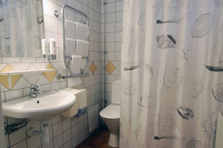 Room 12 of 25