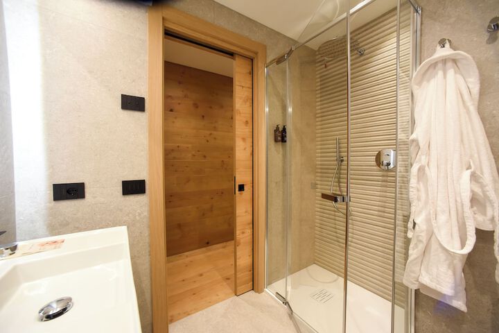 Room 12 of 20