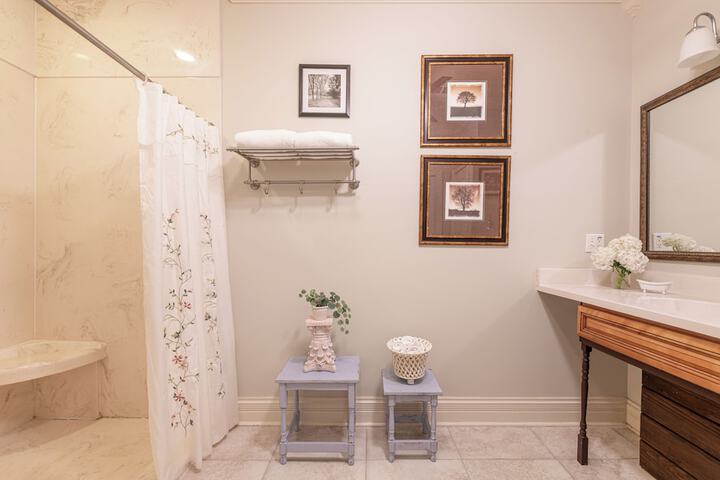Room 8 of 32