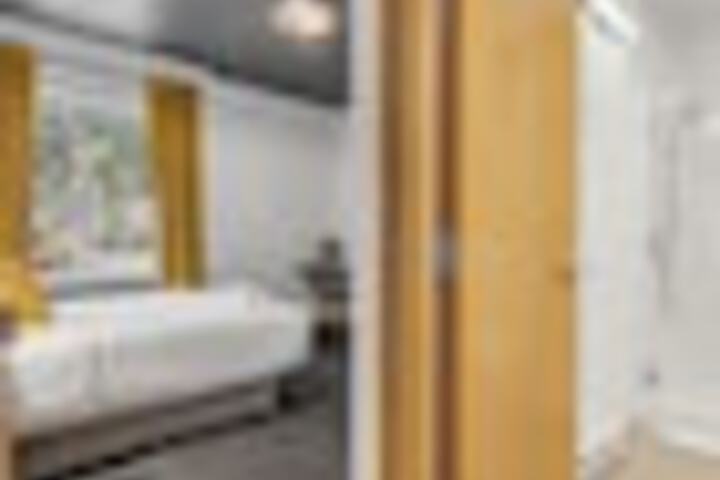 Room 83 of 147