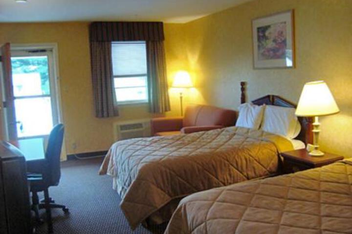 2 Double Beds (2 of 4)