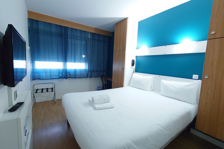 Room 9 of 40