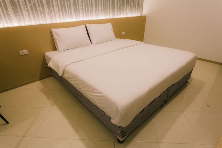 Room 5 of 42