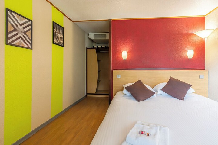 Room 13 of 52