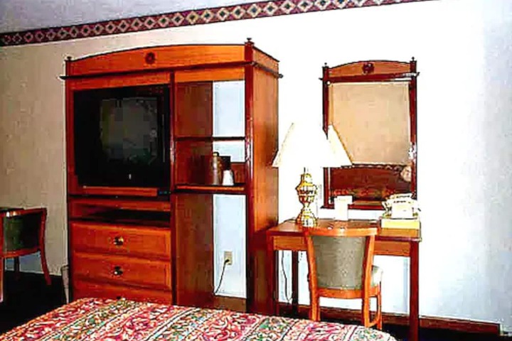 Room 6 of 11