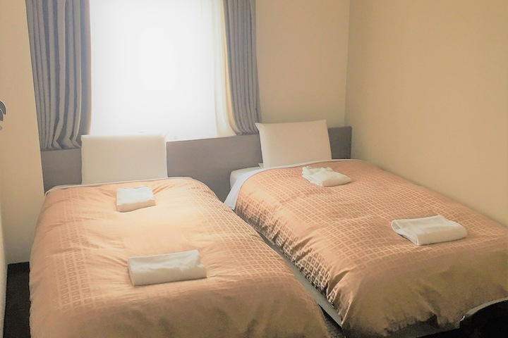 Room 10 of 37