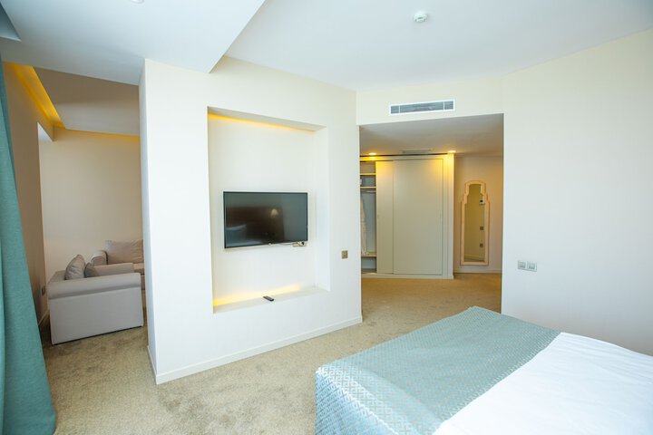 Room 9 of 30