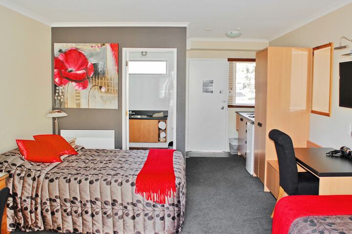 Room 15 of 37
