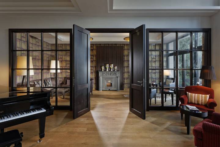 Guest Lobby