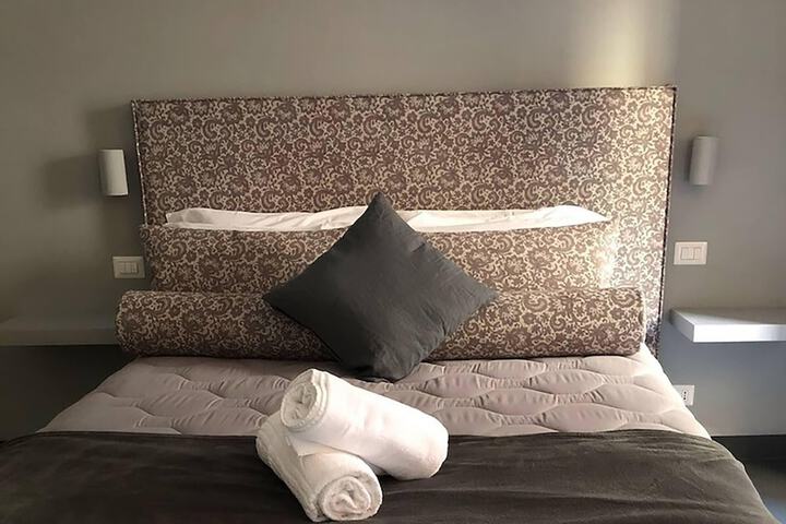 Room 4 of 37