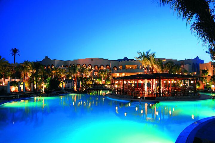Hotel with Pool