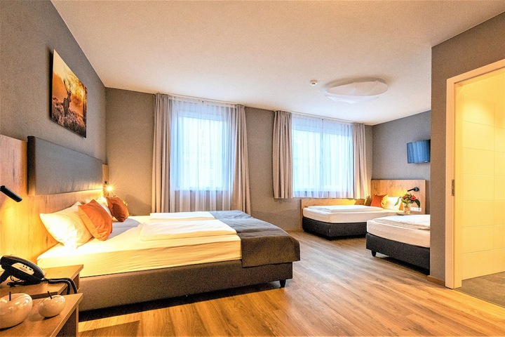 Room 6 of 42