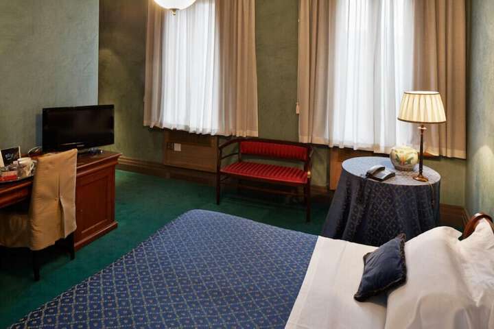Room 16 of 60