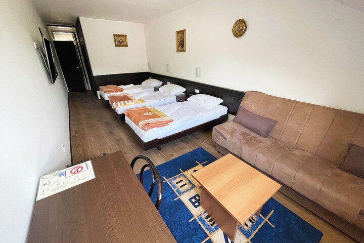 Room 28 of 68