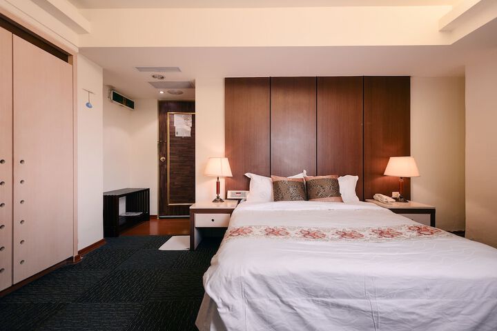 Room 16 of 60