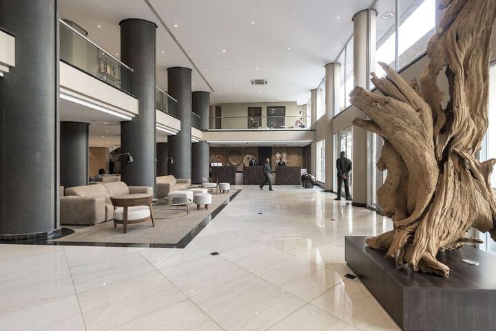 Entrance & Lobby