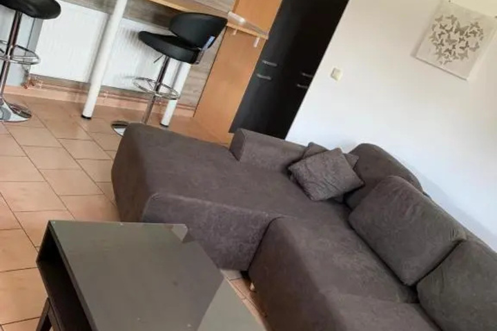 Room 6 of 16