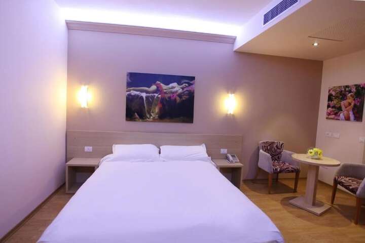 Room 19 of 71