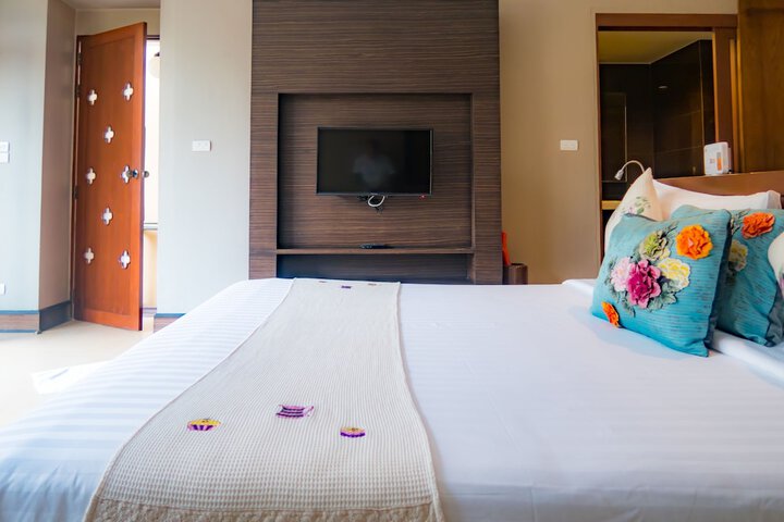 Room 4 of 93