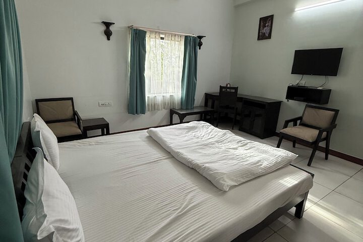 Room 3 of 9