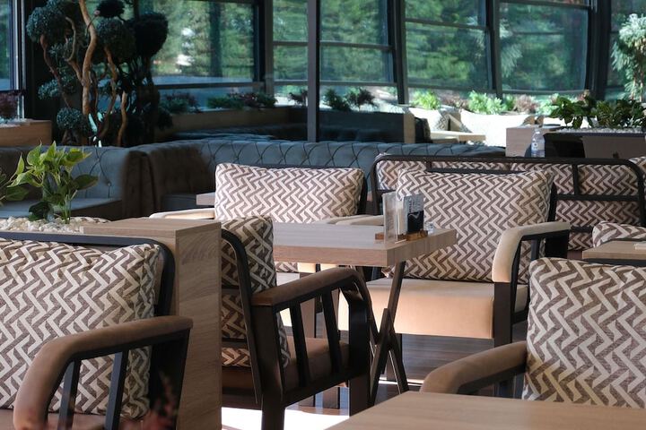Lounge 66 of 93
