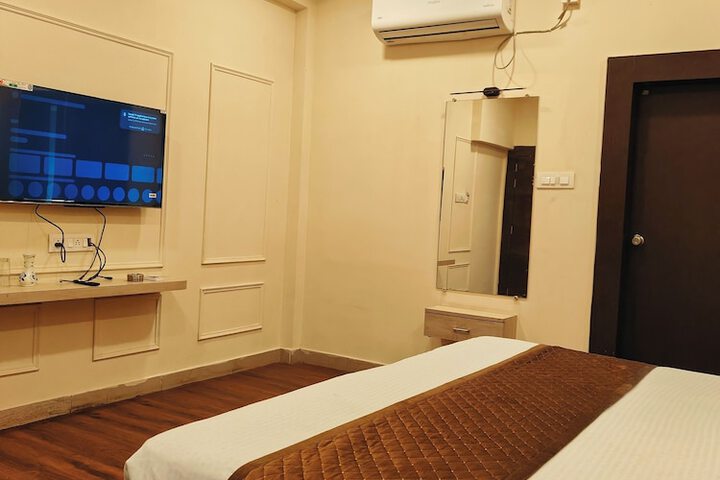 Room 20 of 33