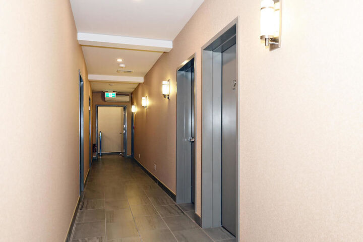 Ballroom/Hall 3 of 28