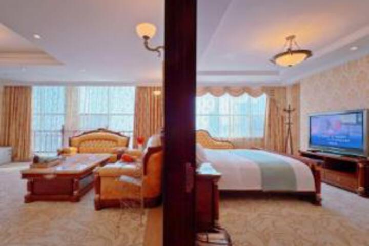 Room 9 of 10