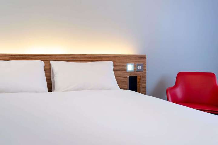 Room 6 of 72