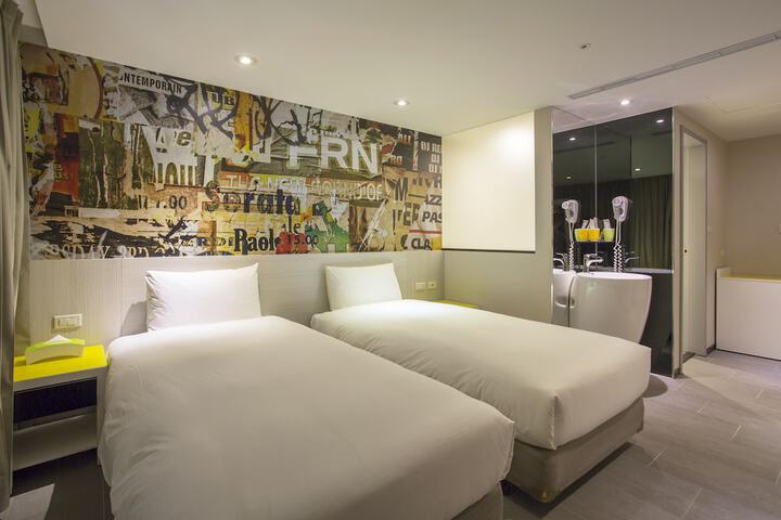 Room 14 of 154