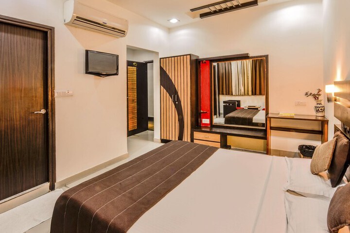 Room 4 of 40