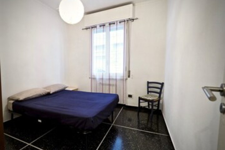Room 10 of 12