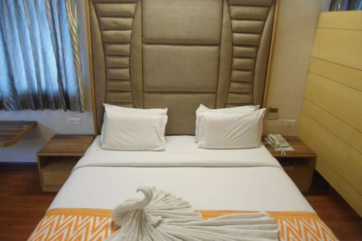 Room 35 of 61