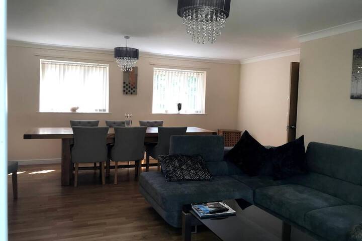 Room 9 of 32