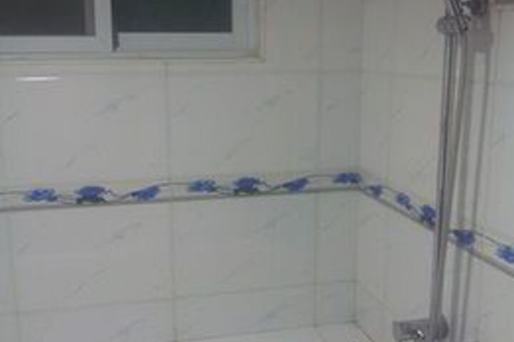 Room 2 of 32