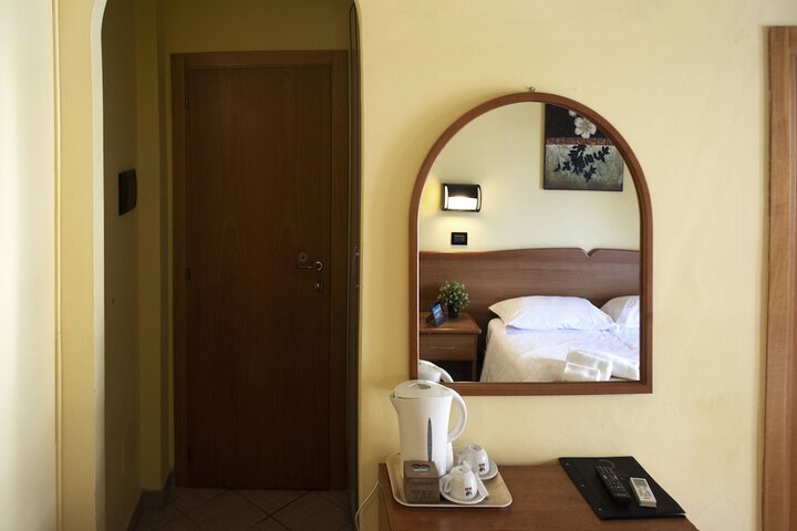 Room 17 of 44
