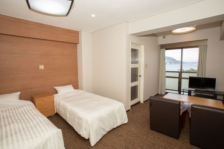 Room 6 of 43