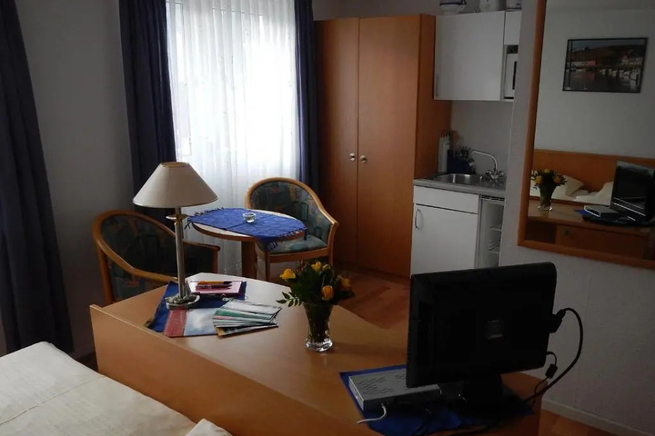 Room 3 of 8