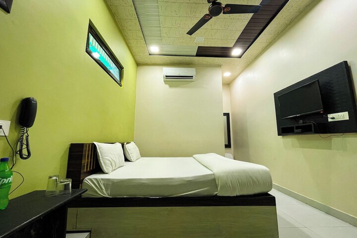 Room 10 of 16