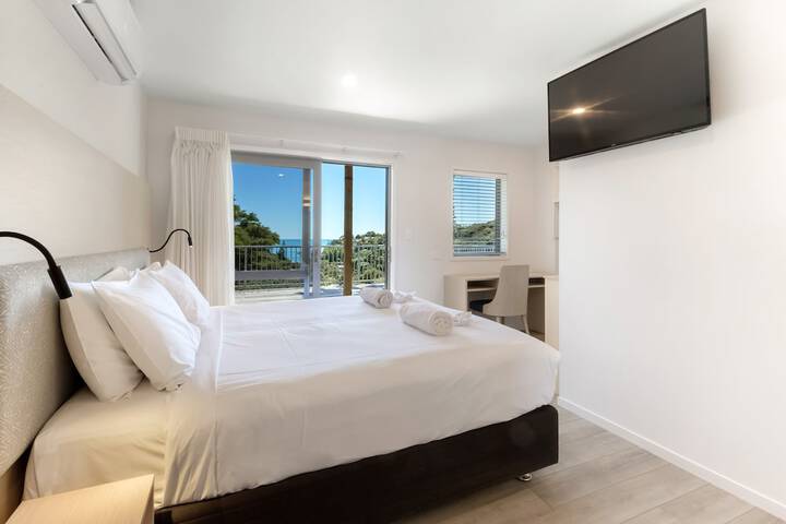 Room 4 of 65