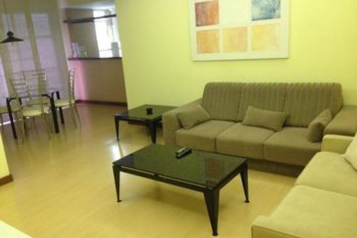 Room 10 of 12
