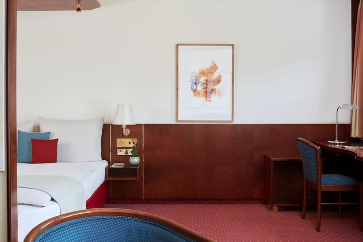 Room 16 of 43