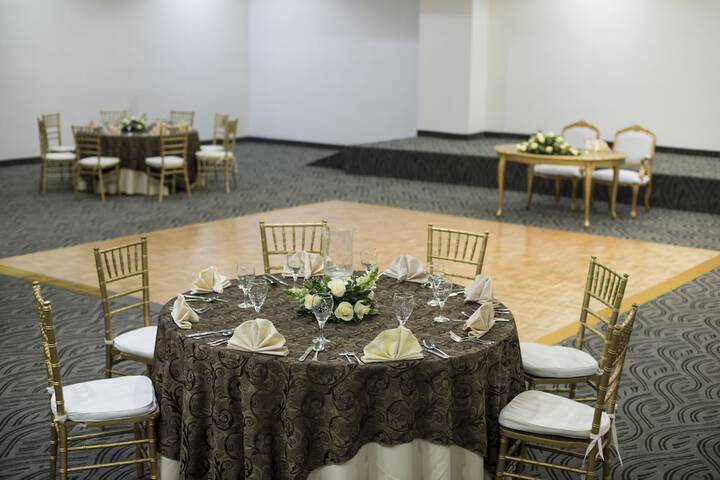 Ballroom/Hall 32 of 40
