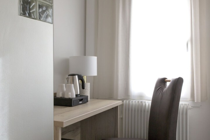 Room 8 of 17