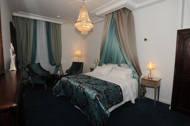 Room 9 of 53