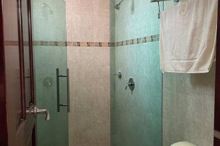 Room 10 of 14